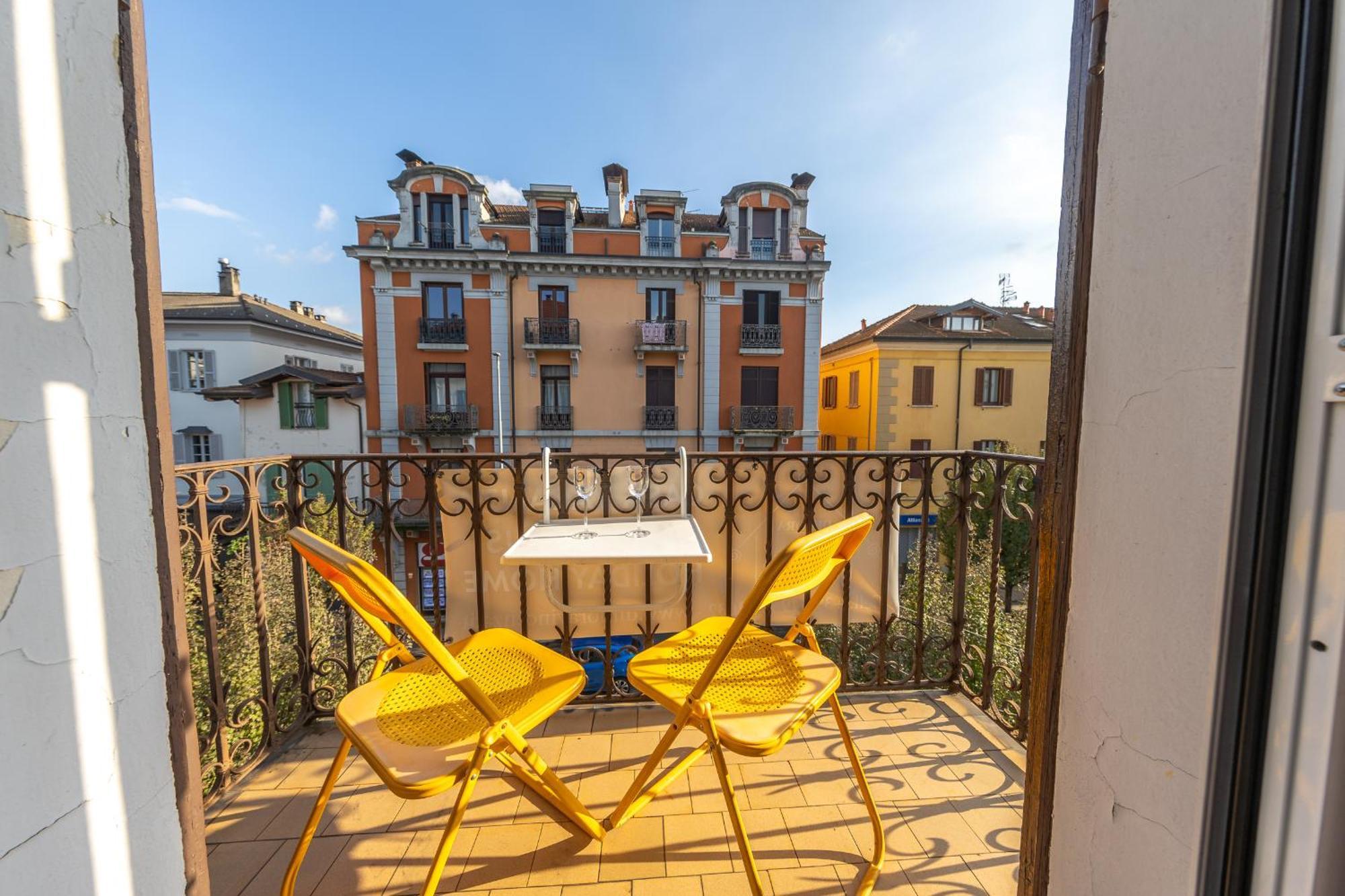 Casa Vacanza Dimora Vincenza Luino Exteriör bild
