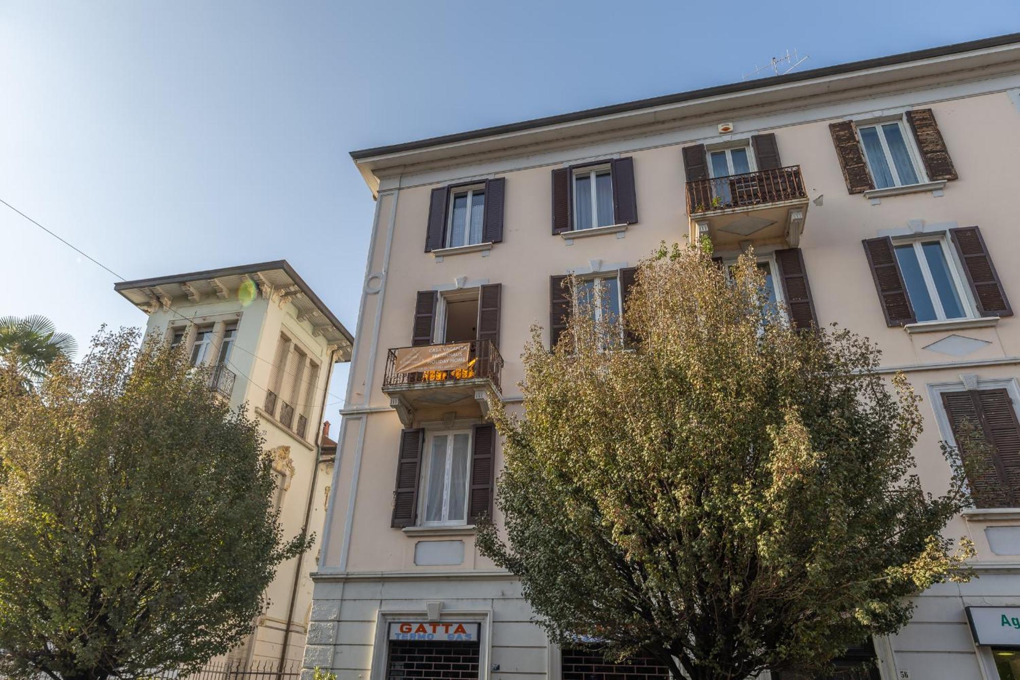 Casa Vacanza Dimora Vincenza Luino Exteriör bild