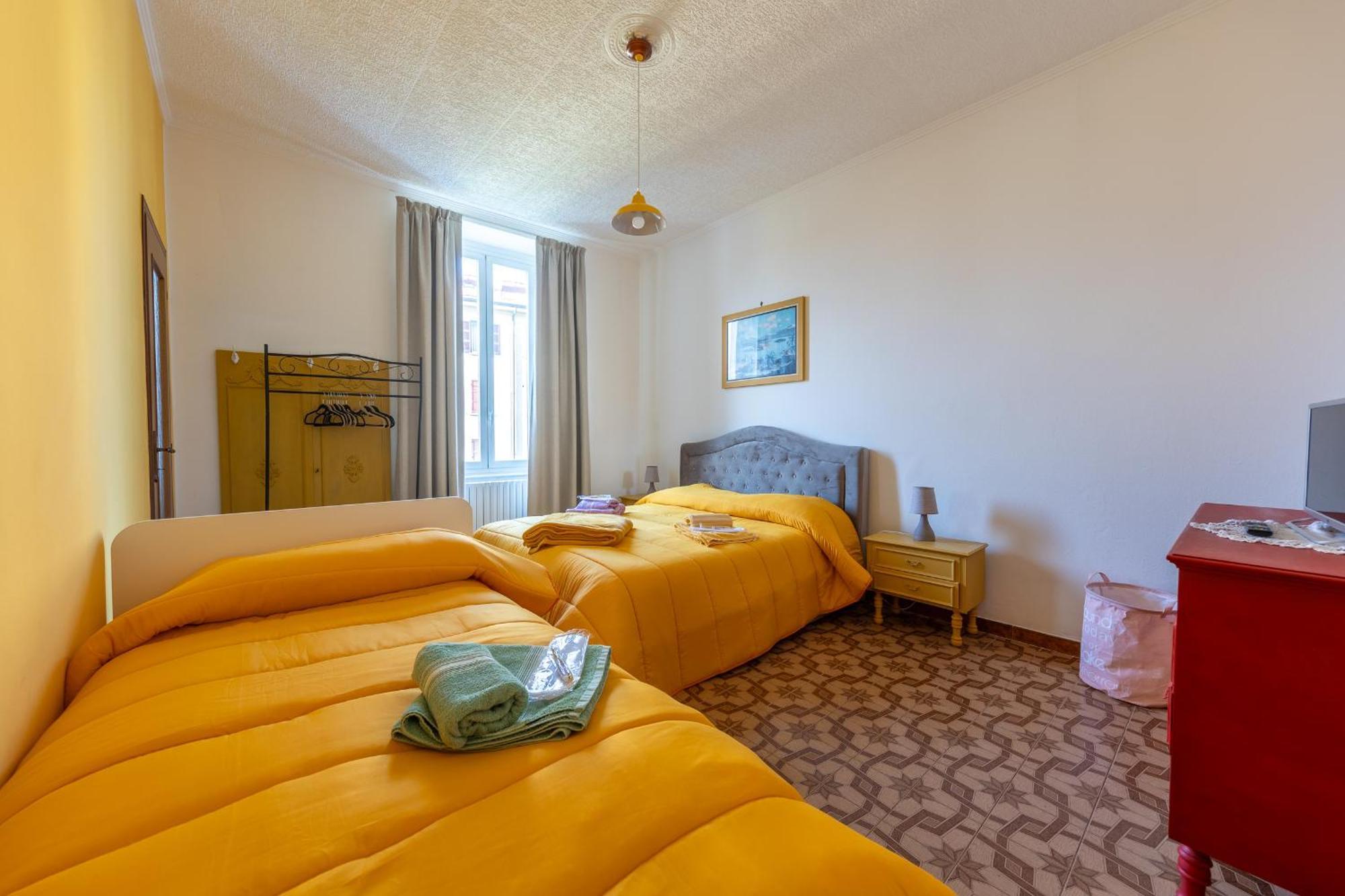 Casa Vacanza Dimora Vincenza Luino Exteriör bild