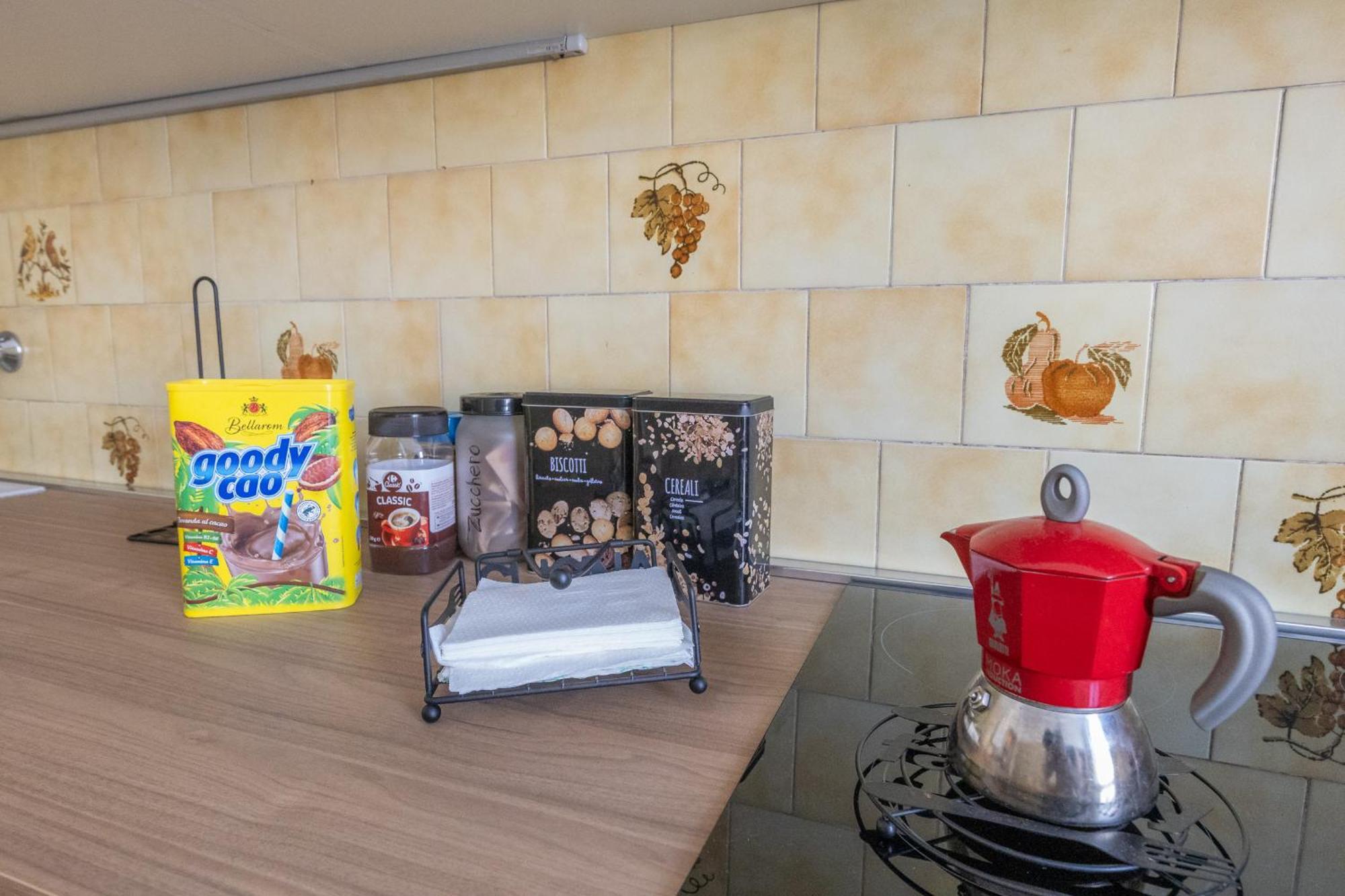 Casa Vacanza Dimora Vincenza Luino Exteriör bild