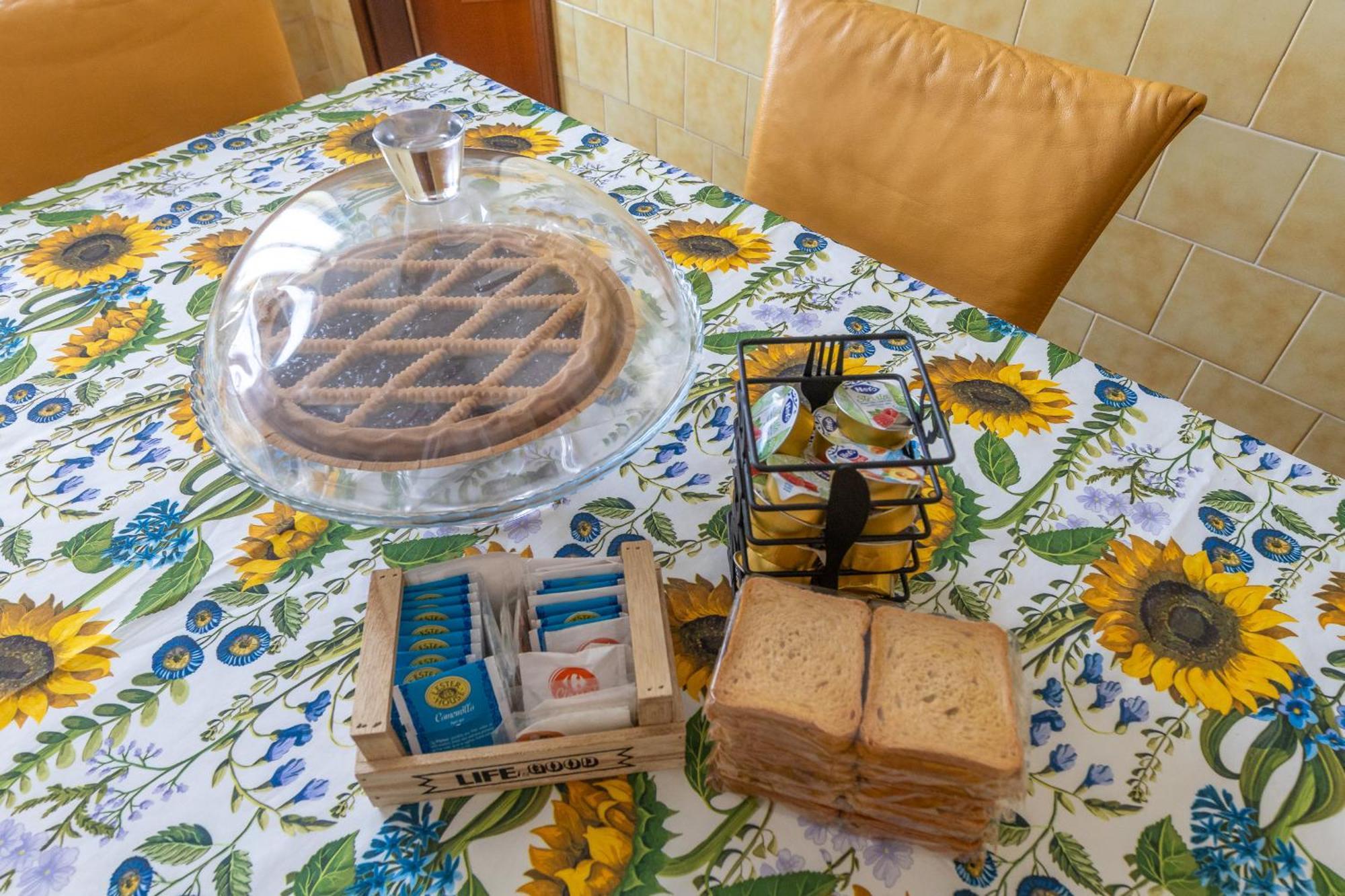Casa Vacanza Dimora Vincenza Luino Exteriör bild